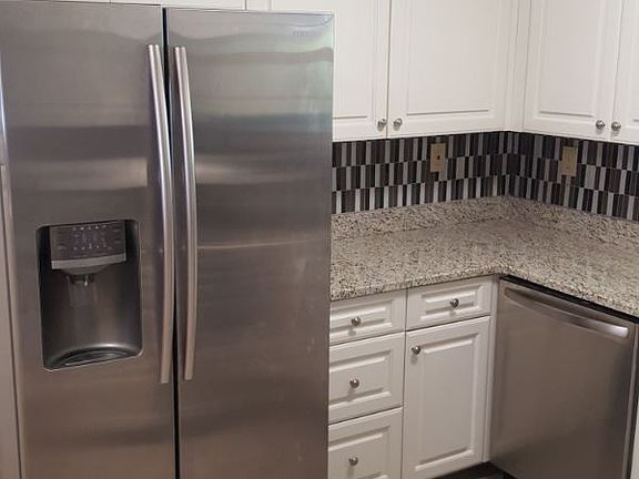 2nd image of 925 Cleveland St Unit 271