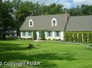 169 Chestnut Oak Dr, Tannersville, PA 18372