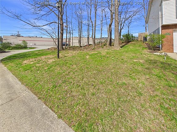 5th image of 1 Dogwood Pl