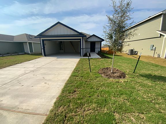 2nd image of 1130 Newey Cir