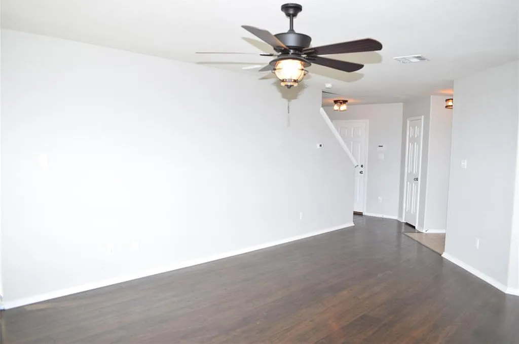3 bed, 2.5 bath, 1712 sqft, $1,950 — Photo 4