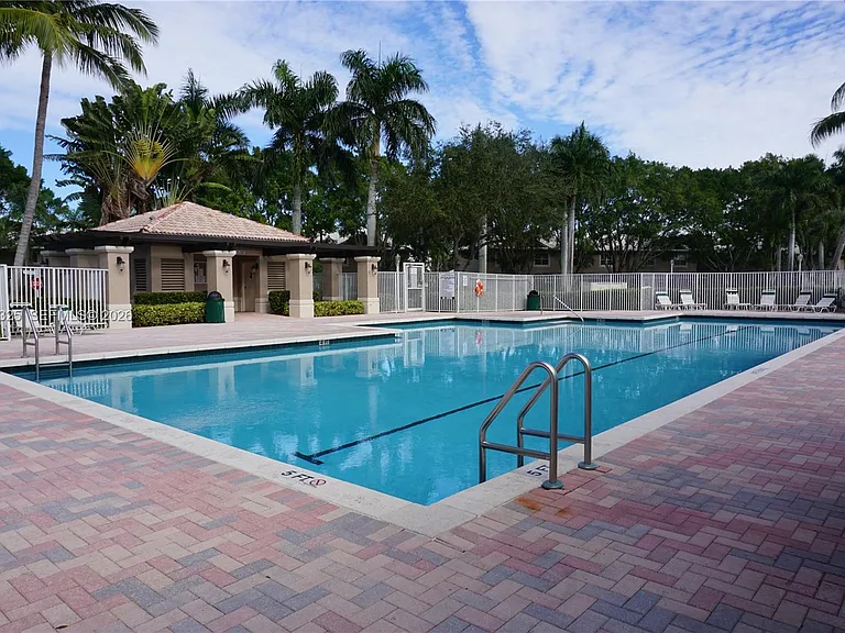 1868 Salerno Cir #1868 — Photo 37