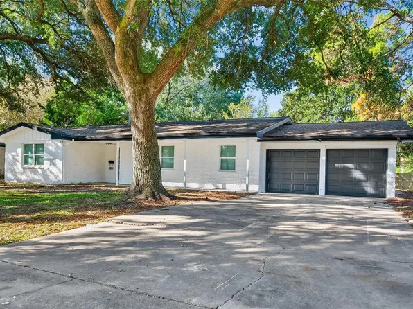 105 Longridge Dr, La Marque, TX 77568