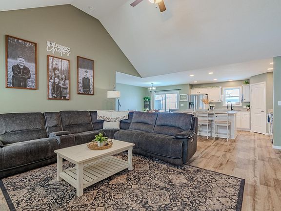 5th image of 1055 Granary Ct