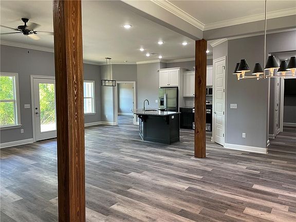 4th image of 107 Madalyn Dr