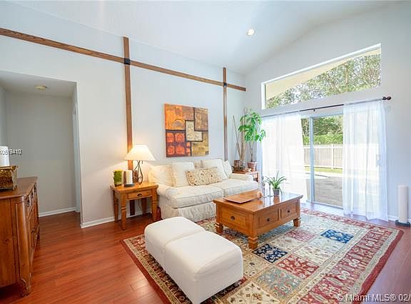 4th image of 661 Carrington Ln