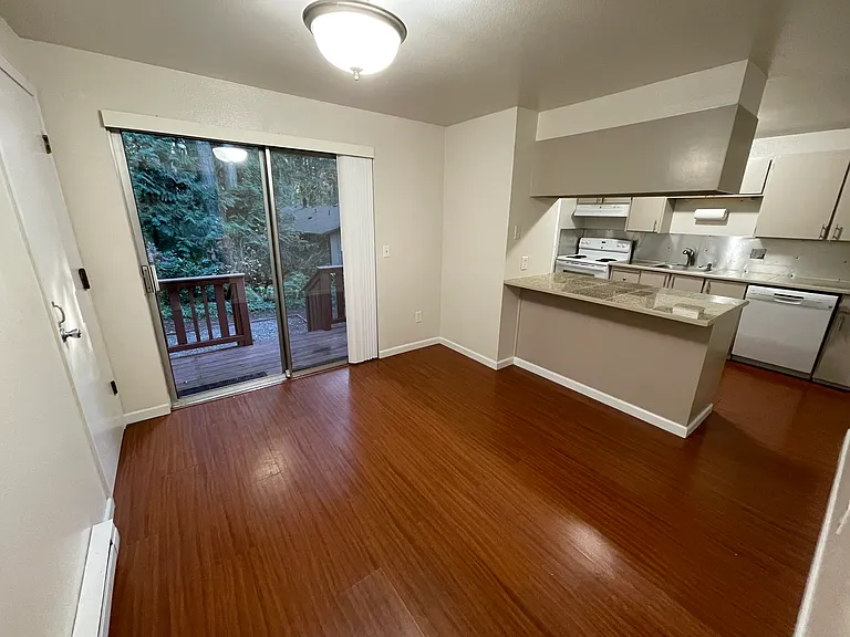 20905 NE 8th Pl — Photo 9