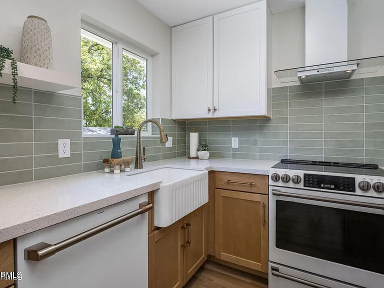 626 E Palomino Dr — Photo 6