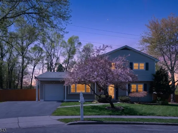 8 Lee Ct, Mount Olive Twp., NJ 07836