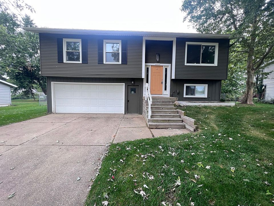 1st image of 3003 Winesap Dr NE