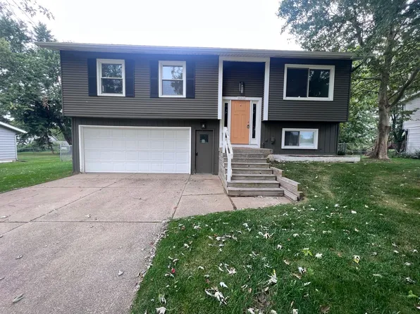 3003 Winesap Dr NE, Grand Rapids, MI 49525