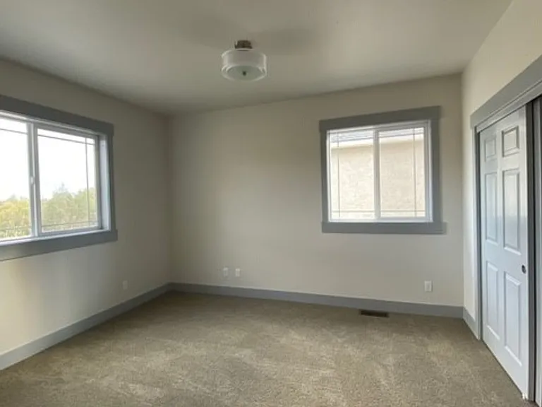2648 Brooklyn Ln — Photo 11