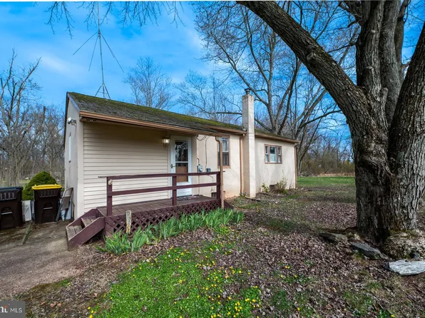 834 Mount Airy Rd, Collegeville, PA 19426