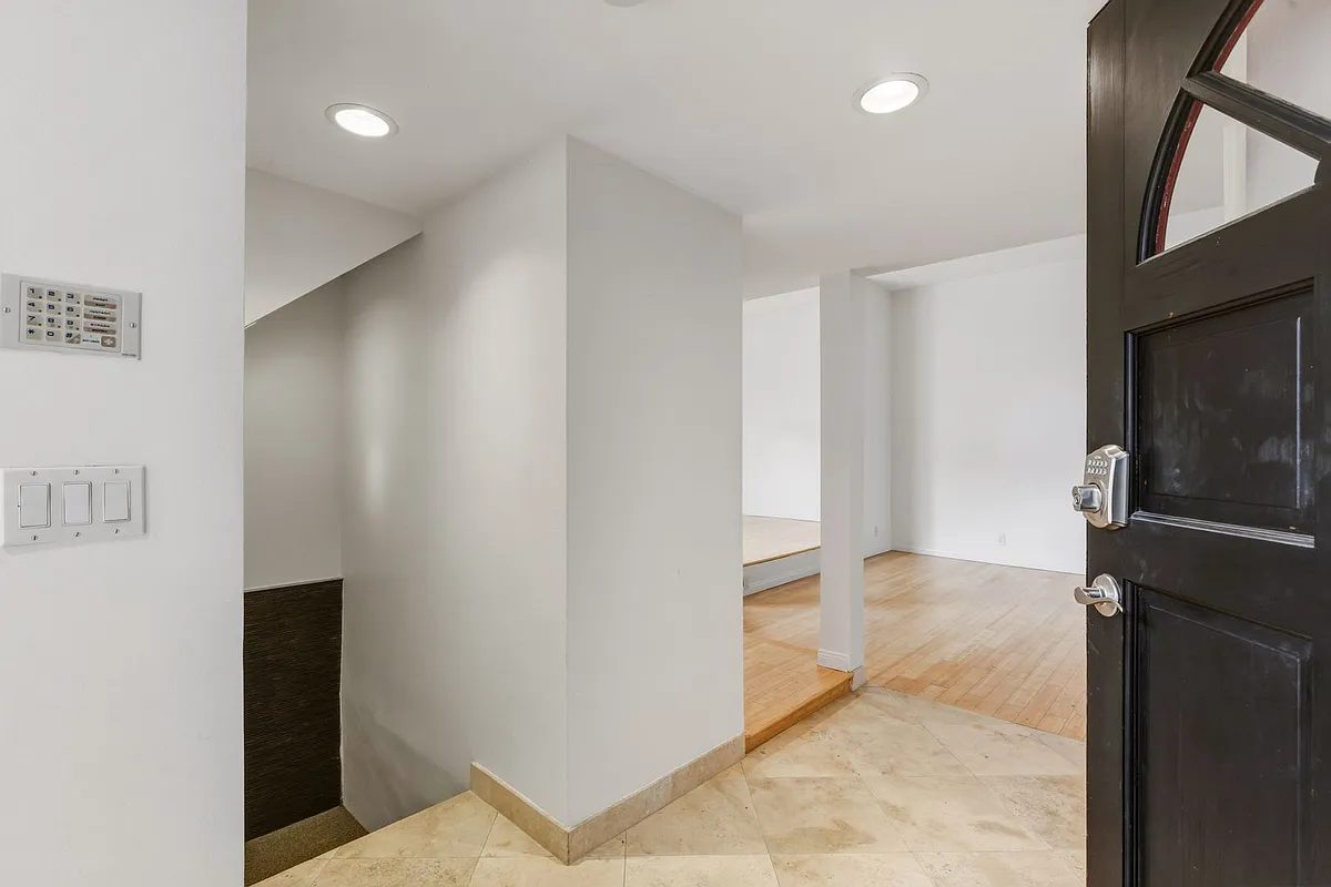 Building Photo - 832 15th St