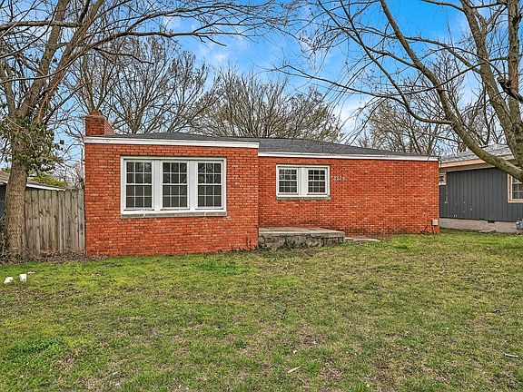 3rd image of 2124 N Kansas Expressway