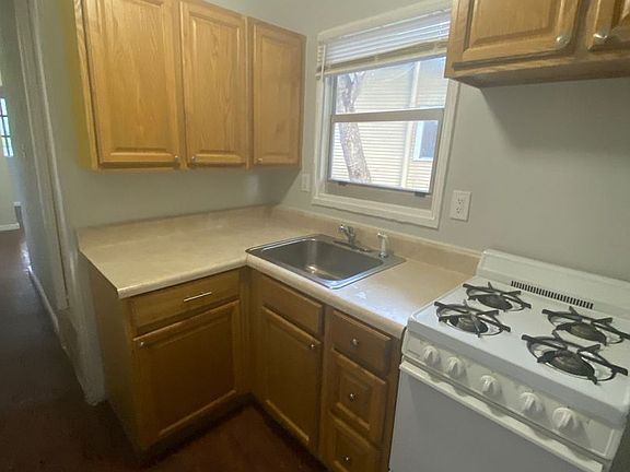 4th image of 3723 Morton Ave #3