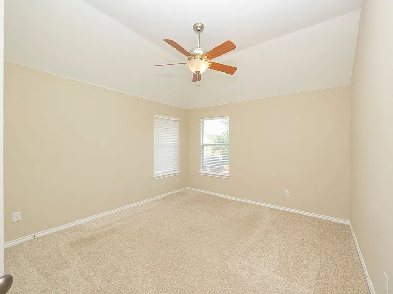 2404 Heather Glen Dr — Photo 28