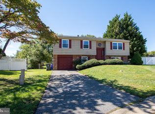 2 Evergreen Dr, Newark, DE 19702