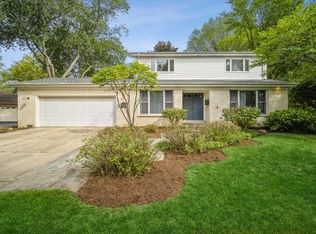 643 Robin Ln, Glencoe, IL 60022