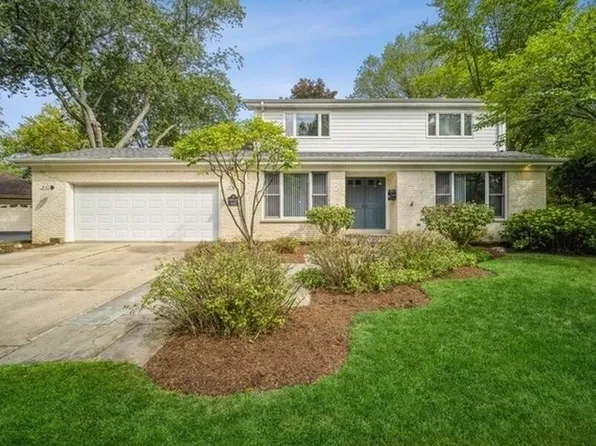 643 Robin Ln, Glencoe, IL 60022