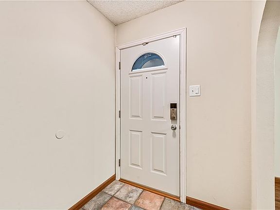 3rd image of 2218 Ravenwood Dr