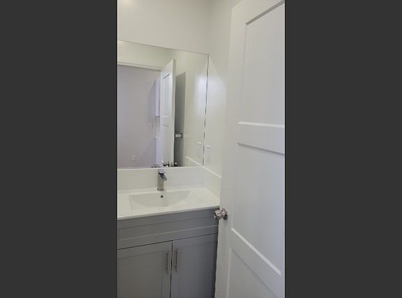 5th image of 304 Albert St W #105