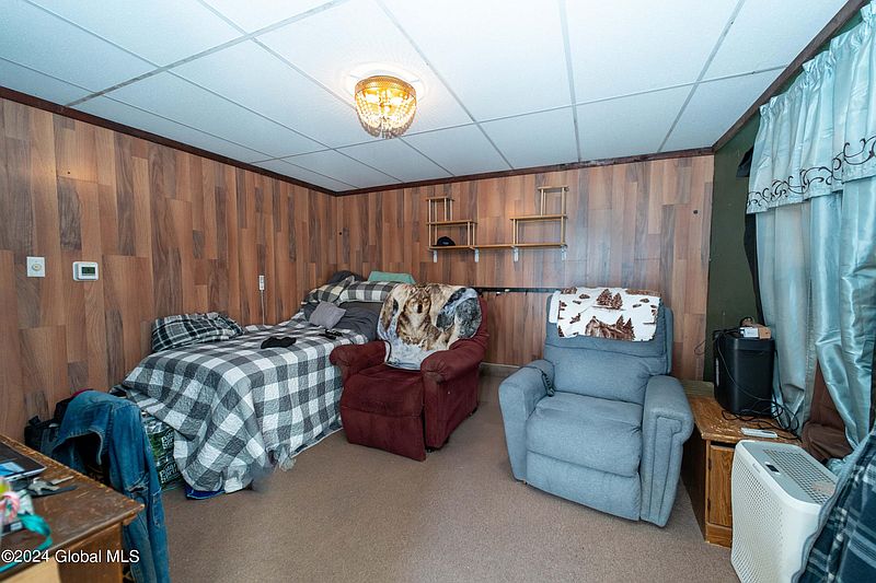 3rd image of 33 E 8th Avenue