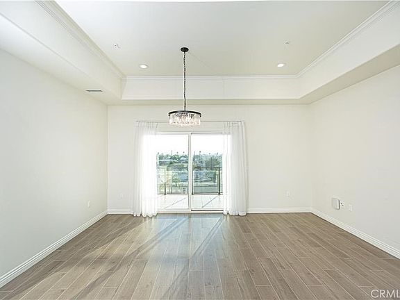 5th image of 1598 Long Beach Blvd #405