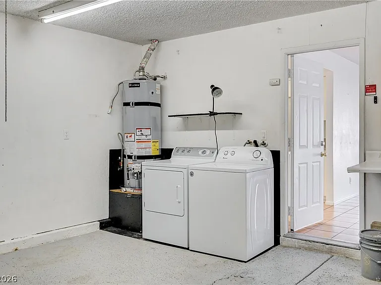 707 Honeybee Ct — Photo 43