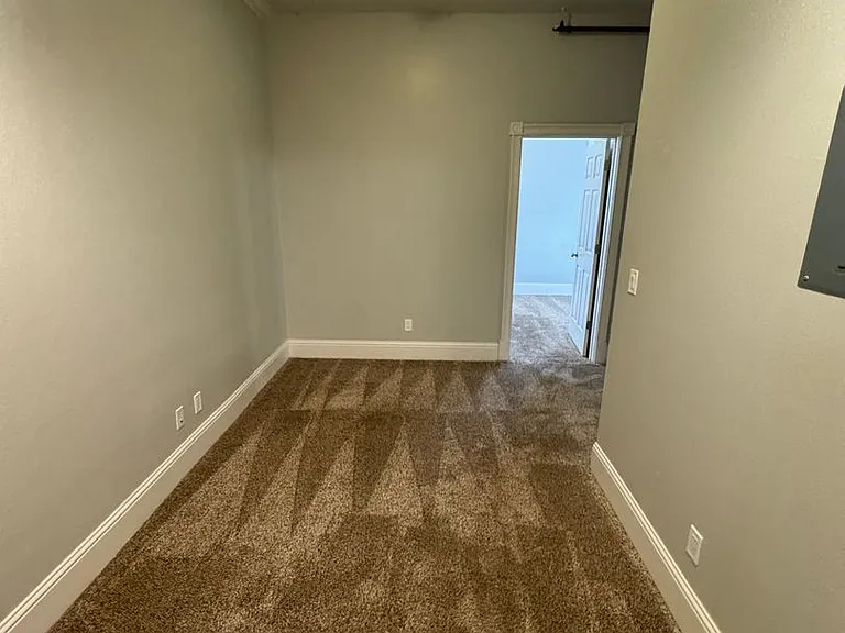 506 N Cascade Avenue — Photo 13