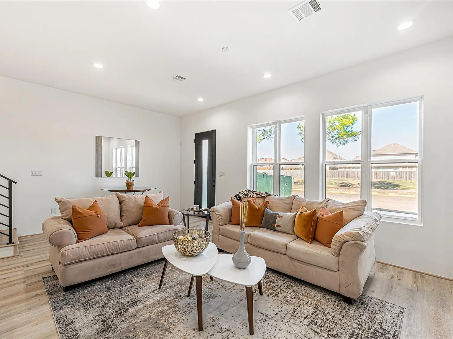 4 bed, 2802 sqft, $2,700 — Photo 4