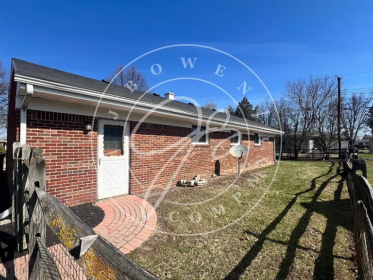 2300 Crystal Ave — Photo 3
