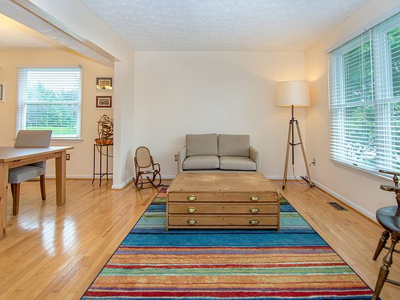 2nd image of 701 Peppard Dr