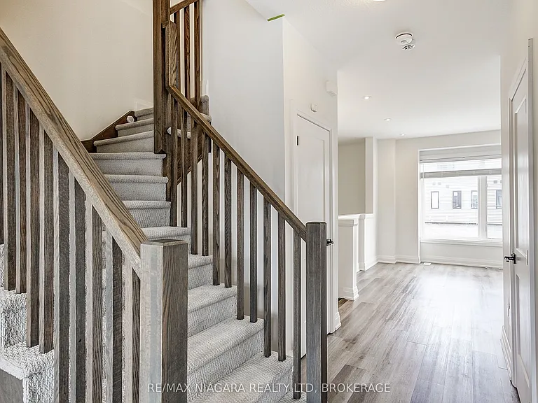 461 Blackburn Dr — Photo 22