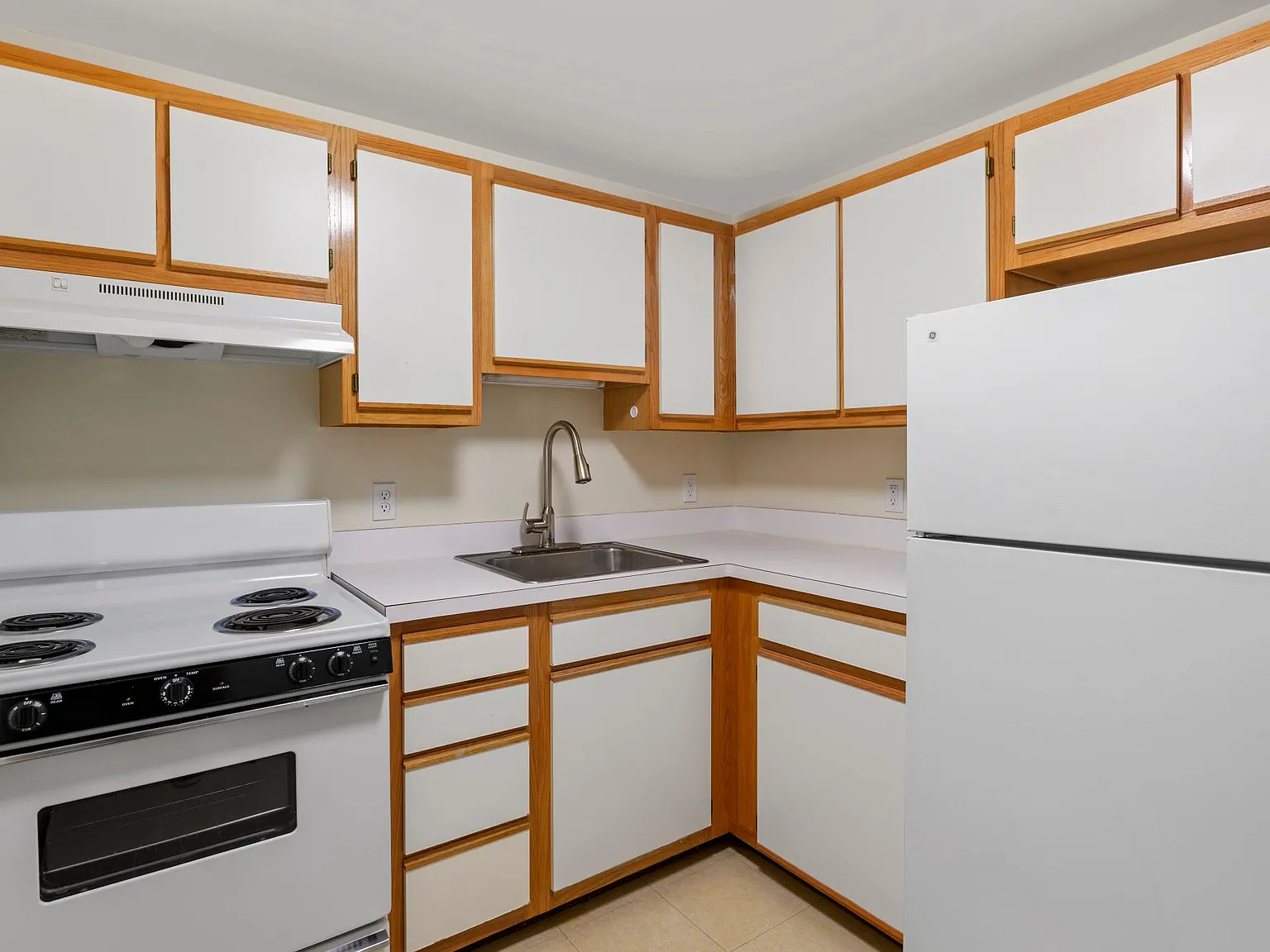 Warren Place — Photo 1