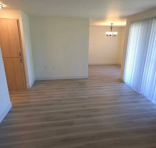 Winfou06-Columbia Village Apartments — Photo 10