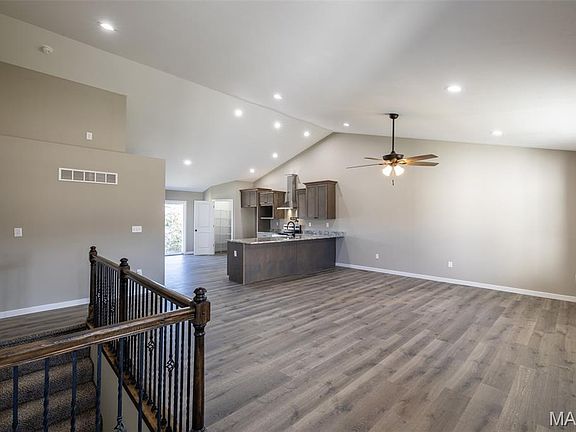 4th image of 530 Hickory Knoll Dr