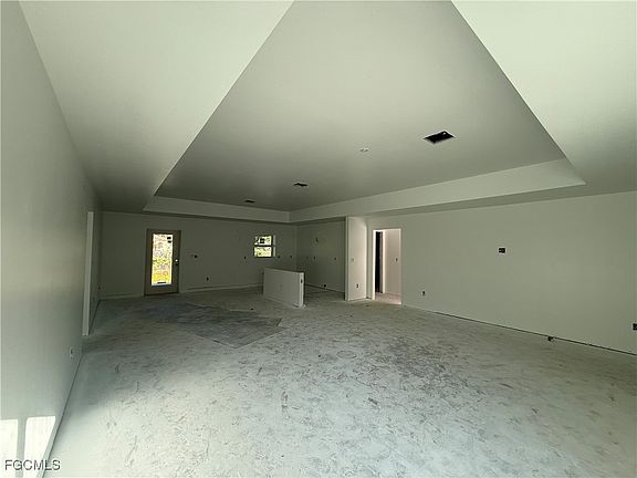 5th image of 902 Clark Ave