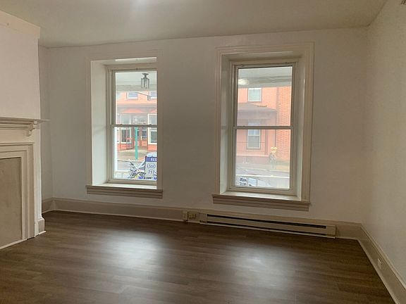 4th image of 204 Lincoln Way E APT A