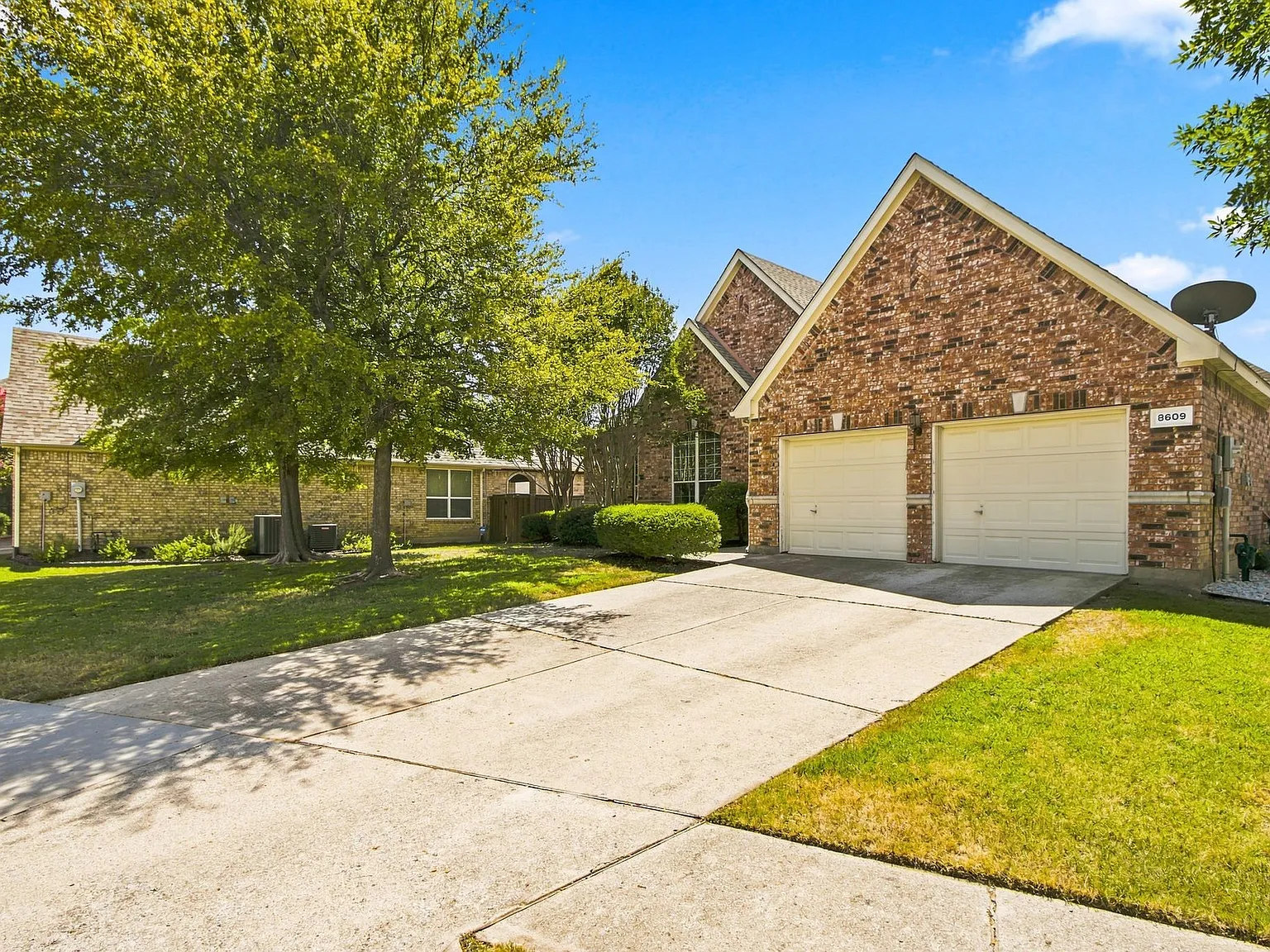 4 bed, 2.5 bath, 2757 sqft, $3,100 — Photo 1