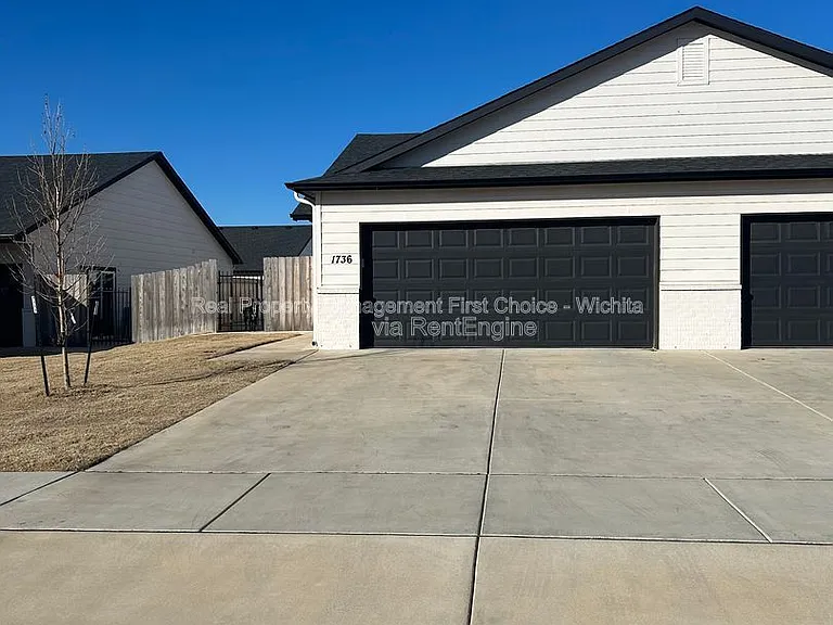 1736 E Decarsky Ct — Photo 2