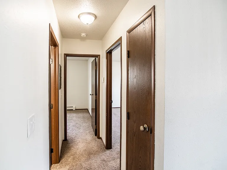 Rosser Apartments — Photo 15