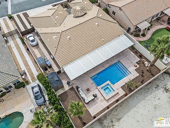 4th image of 874 Summit Dr