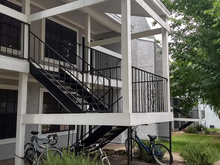 407 Manuel Dr #D — Photo 1