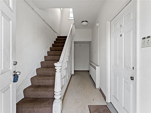 4th image of 17 Locust St