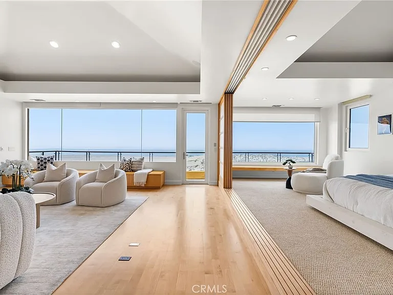1554 E Oceanfront — Photo 36