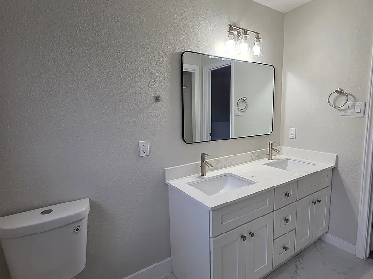 413 Sheila Ln — Photo 5