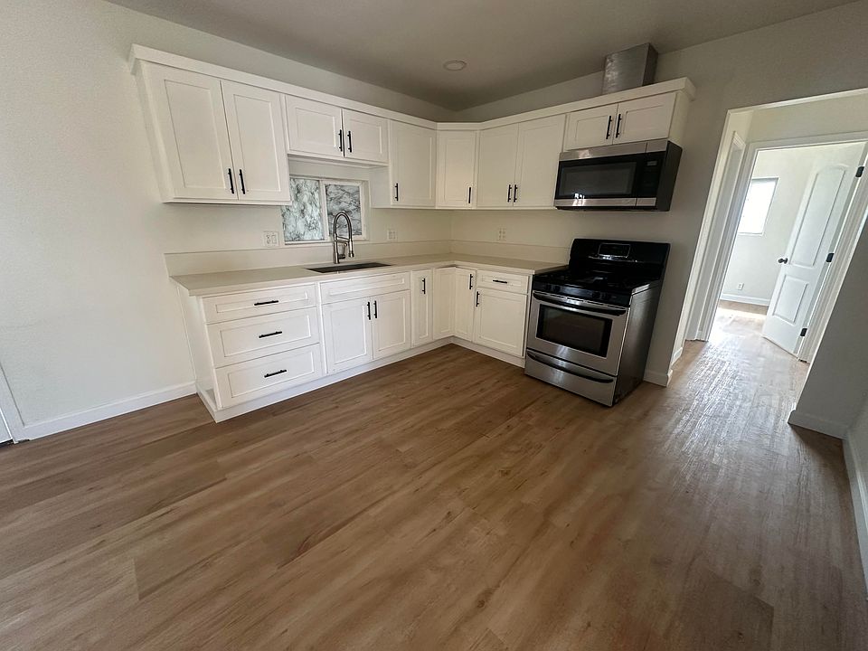 1st image of 9716 Greenleaf Ave #0