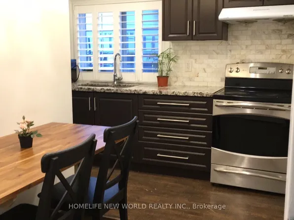 2466 Saint Clair Ave W #202, Toronto, ON M6N 1L3