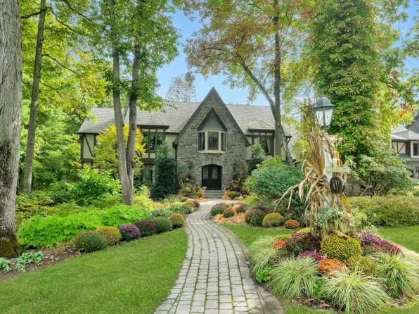 307 Freemans Ln, Franklin Lakes Boro, NJ 07417